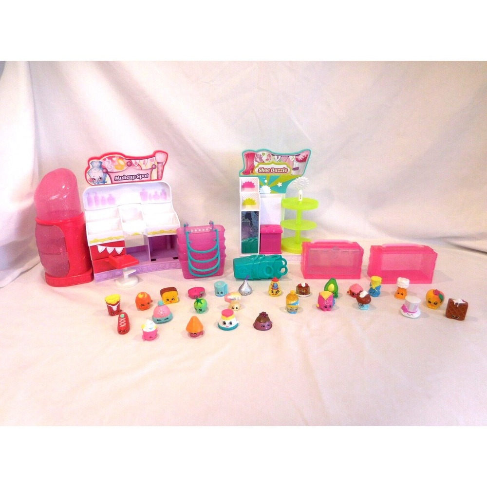 Shopkins Mini Shoe Stand + Mini Make up Spot + 25 Shopkins + Baskets